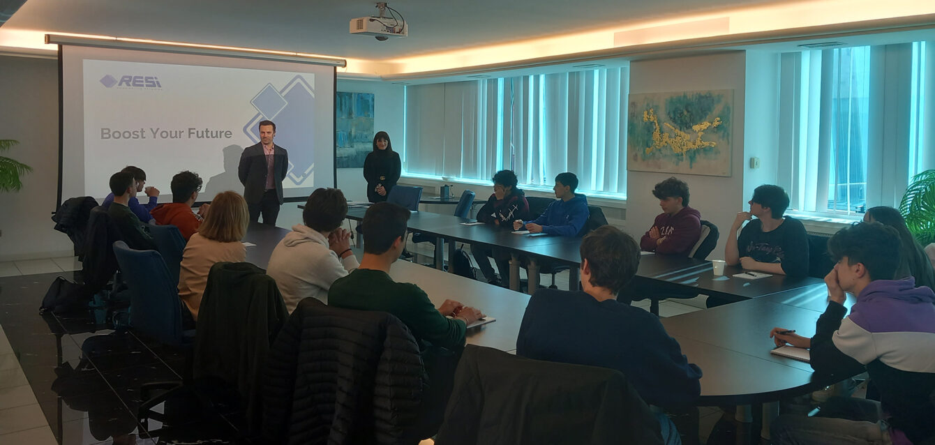 Incontro_azienda__ragazzi_HD Incontro_azienda__ragazzi_HD